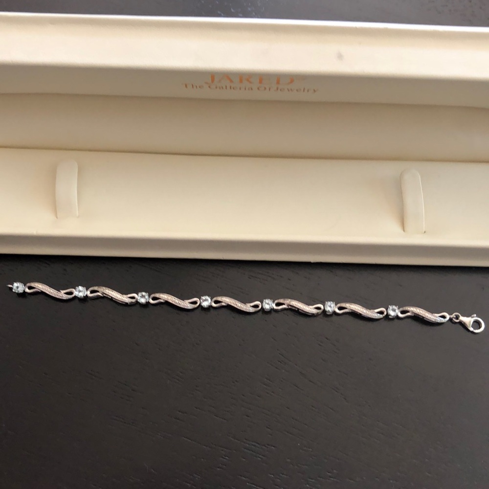 Sterling silver and aquamarine tennis bracelet - Picture 4 of 6